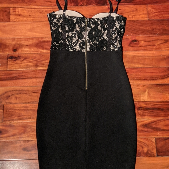 Y2K bodycon dress with lace details - Picture 4 of 5